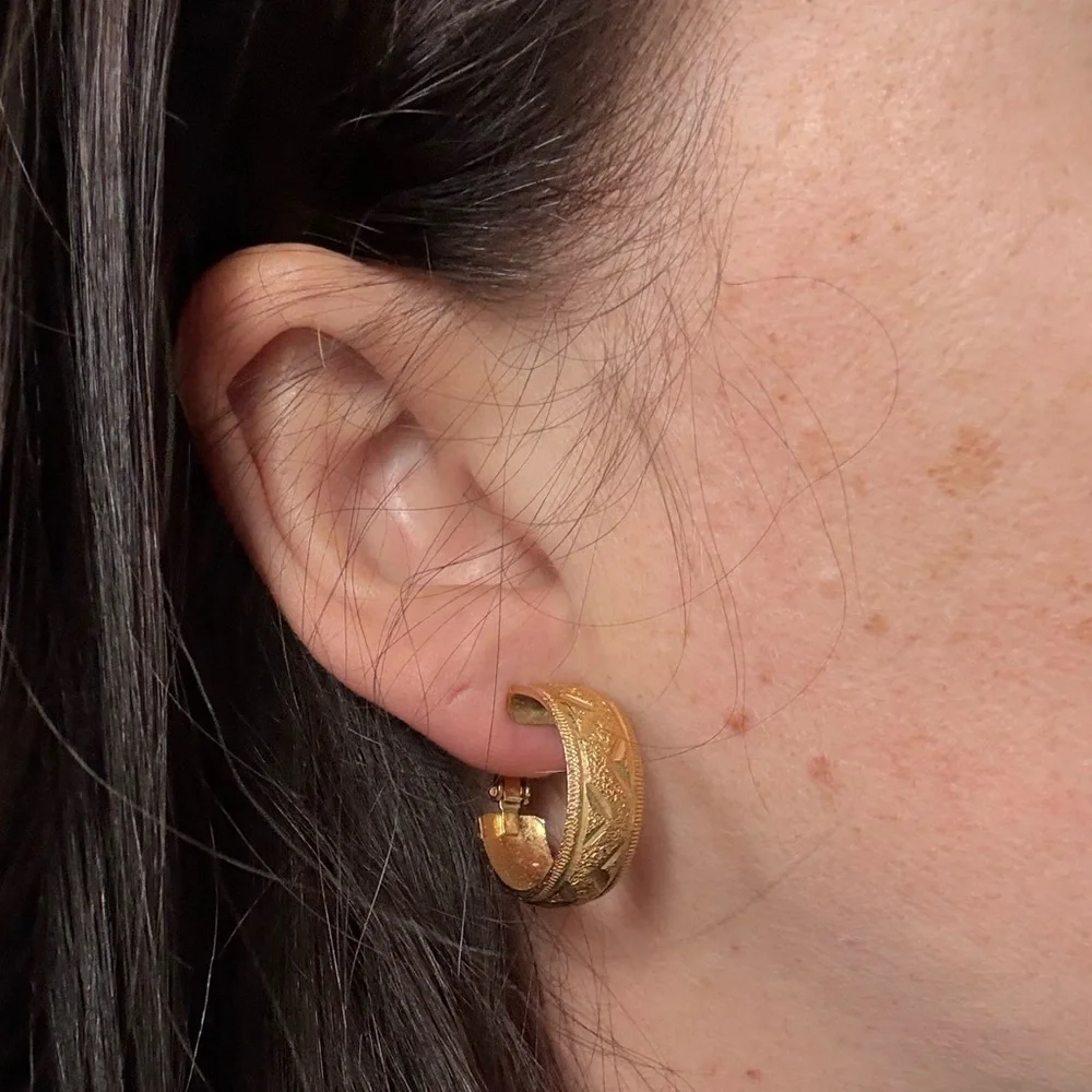 Vintage Napier Gold Toned Hoop Clip On Earrings
